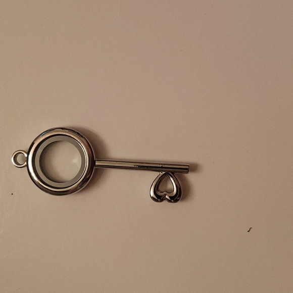 Key locket - Picture 3 of 3